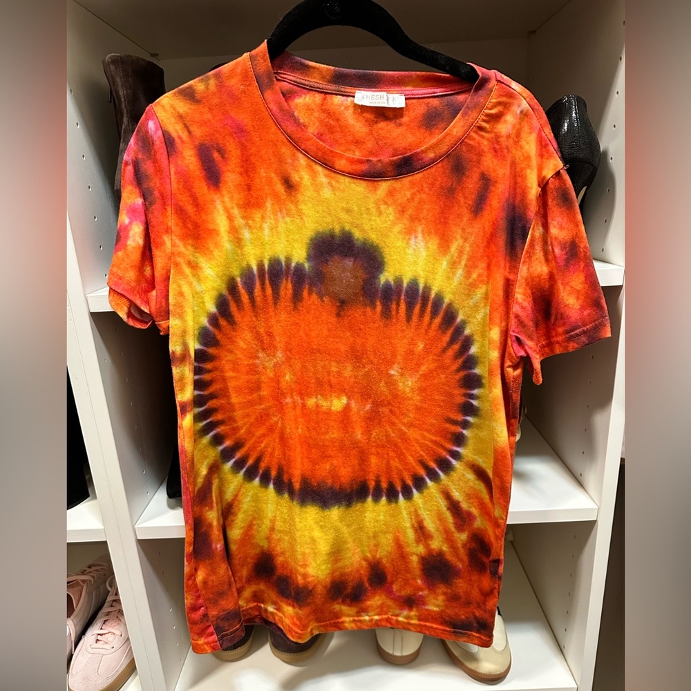 Sheshow tiedye pumpkin tshirt size M